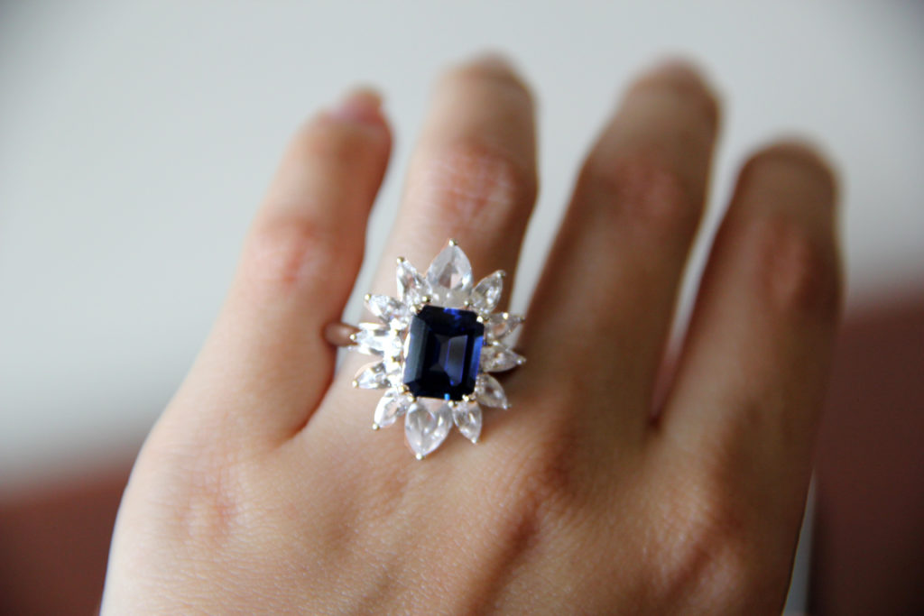 engagement-ring-with-blue-saphire