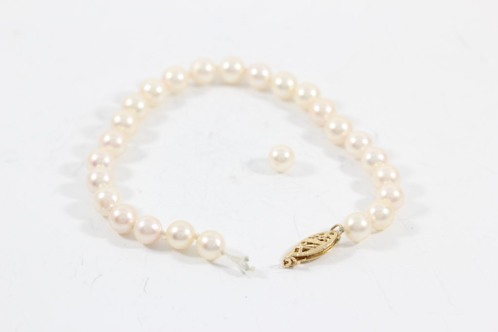 pearl-restringing clasp bracelet