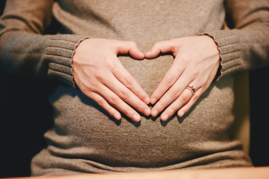 ring-resizing woman pregnant ring