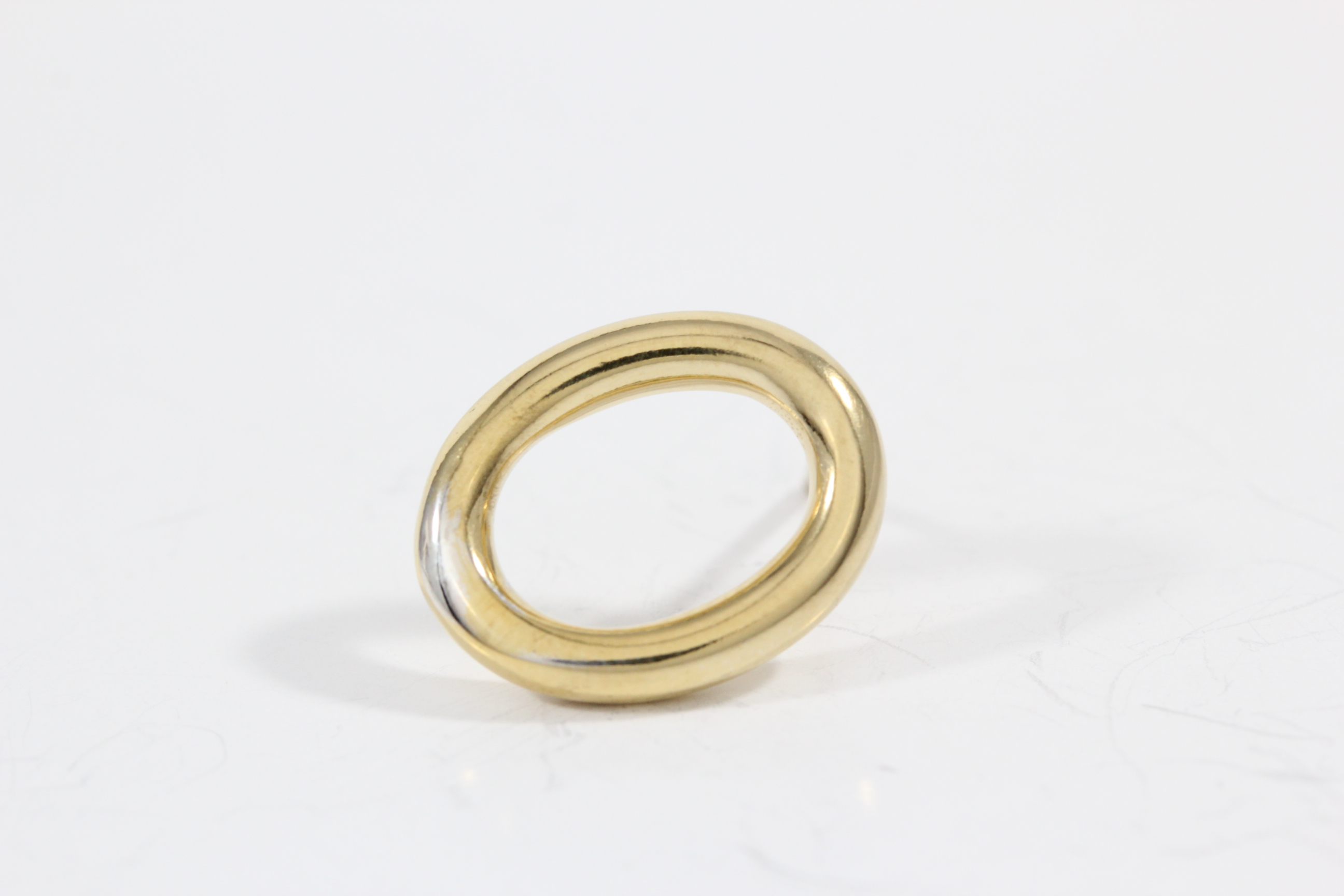 Plain yellow-gold band