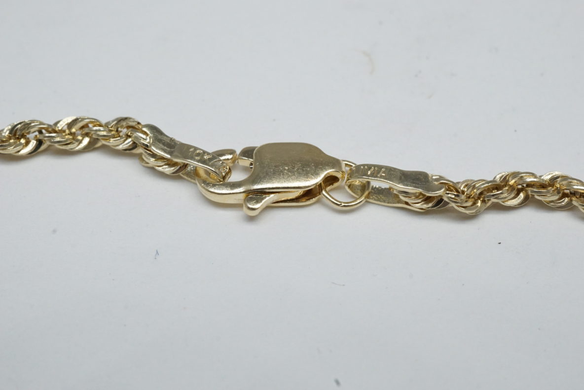 How to Appraise Jewelry Yourself at Home