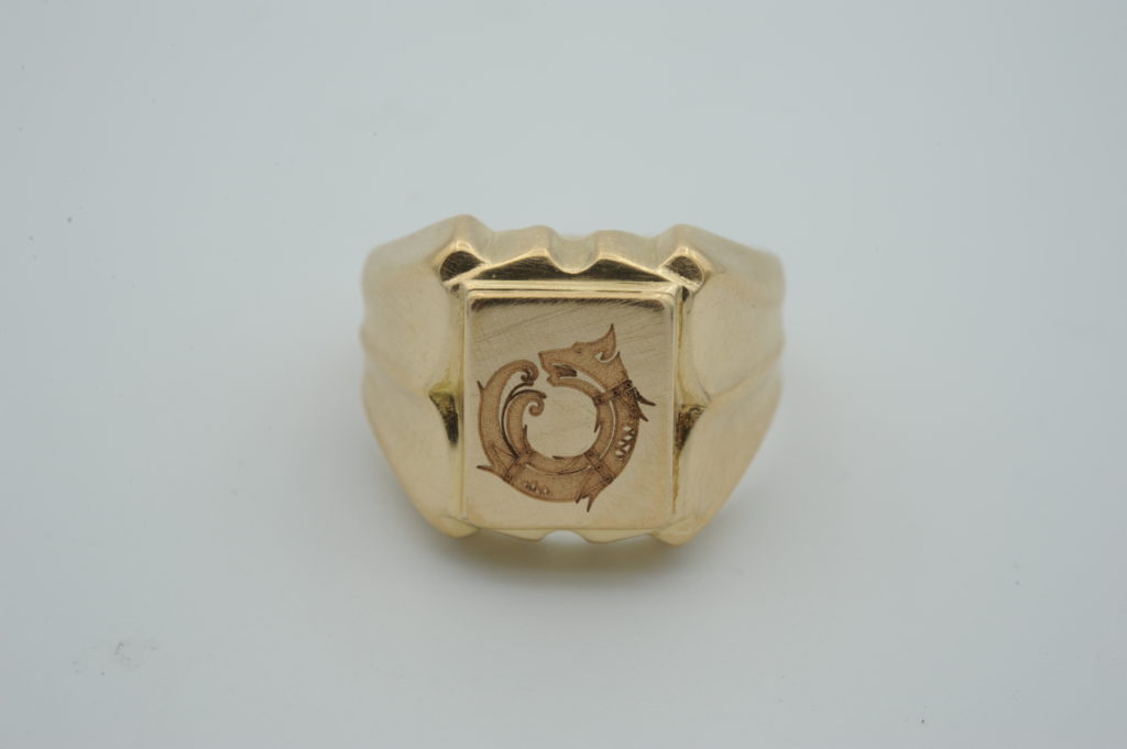 family-ring-signet-engraving