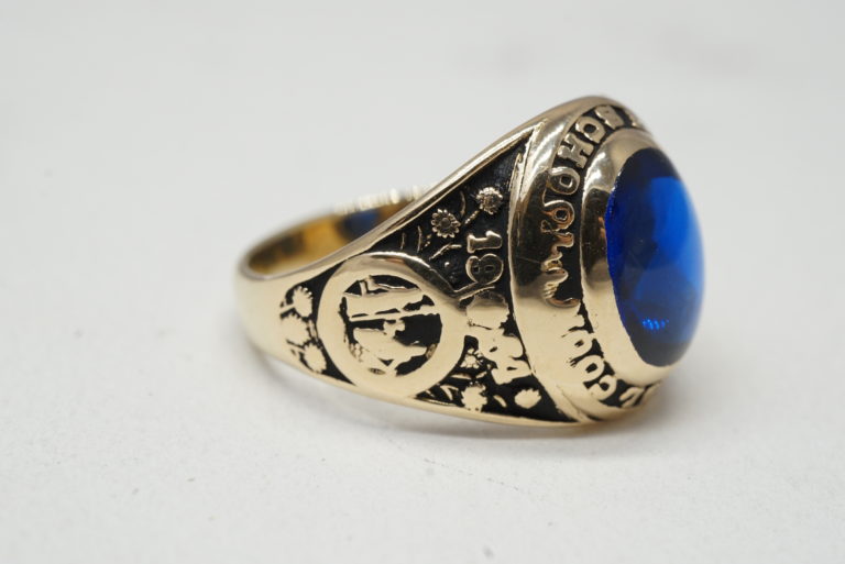 4 Ways to Restore a Class Ring
