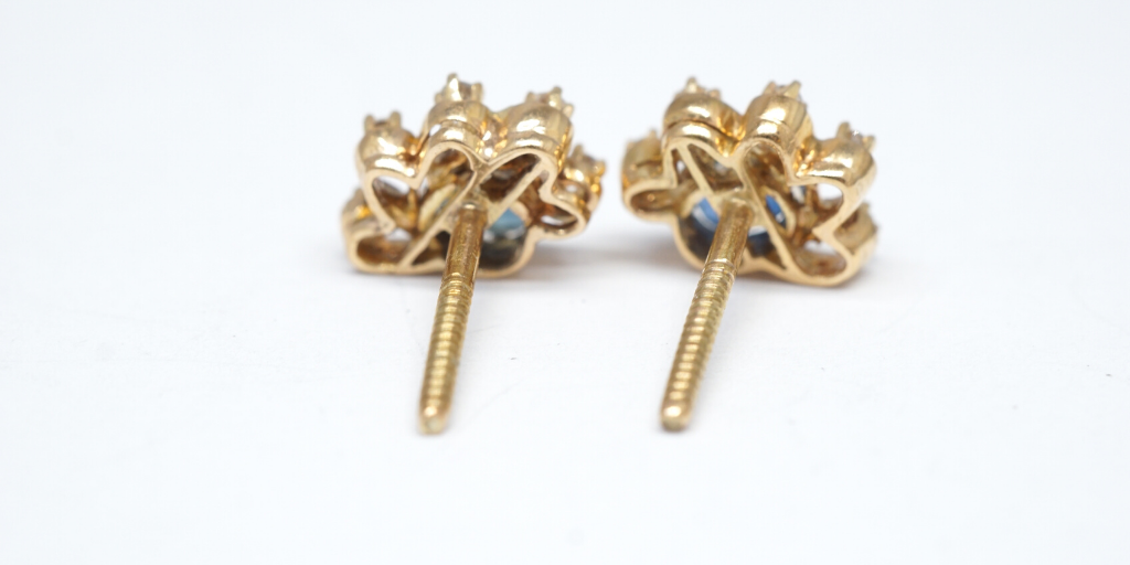 Friction back vs Screw back diamond stud earrings