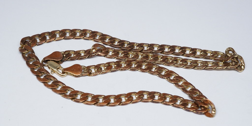 How to identify a fake gold chain necklace by using these tips