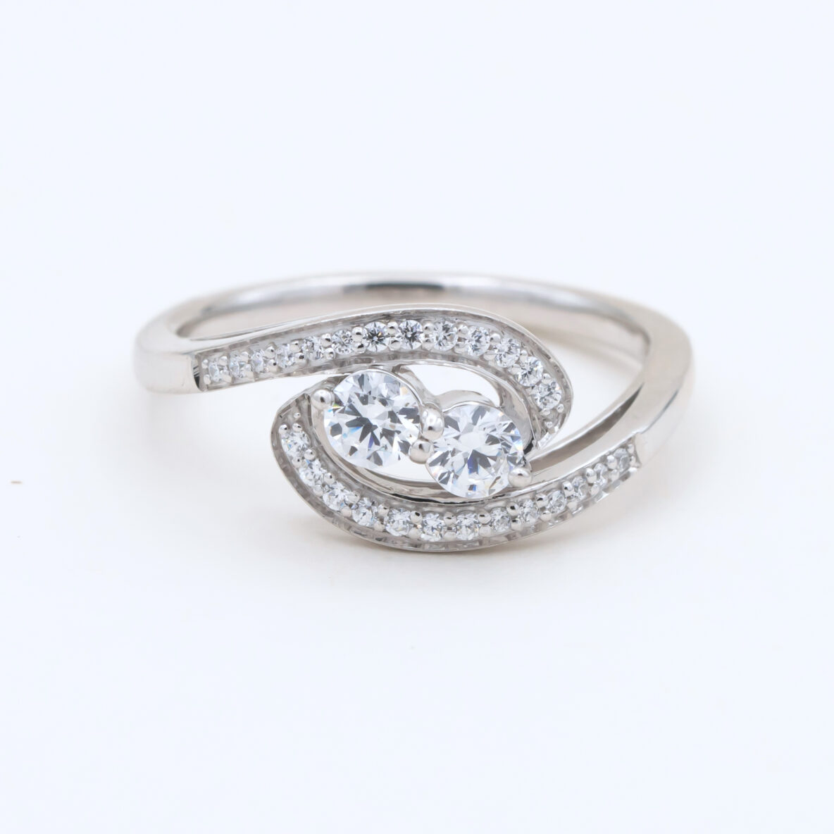 How to Find the Right Engagement Ring for You