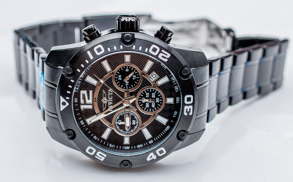 Black and shop silver invicta watch