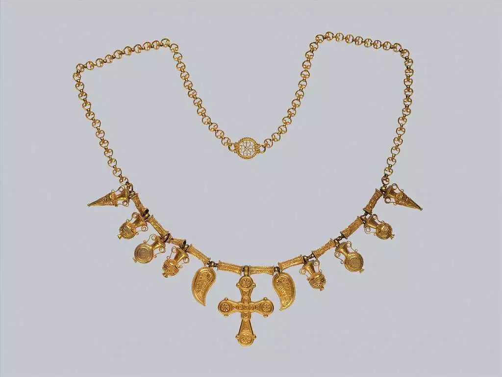 medieval-chain-necklace