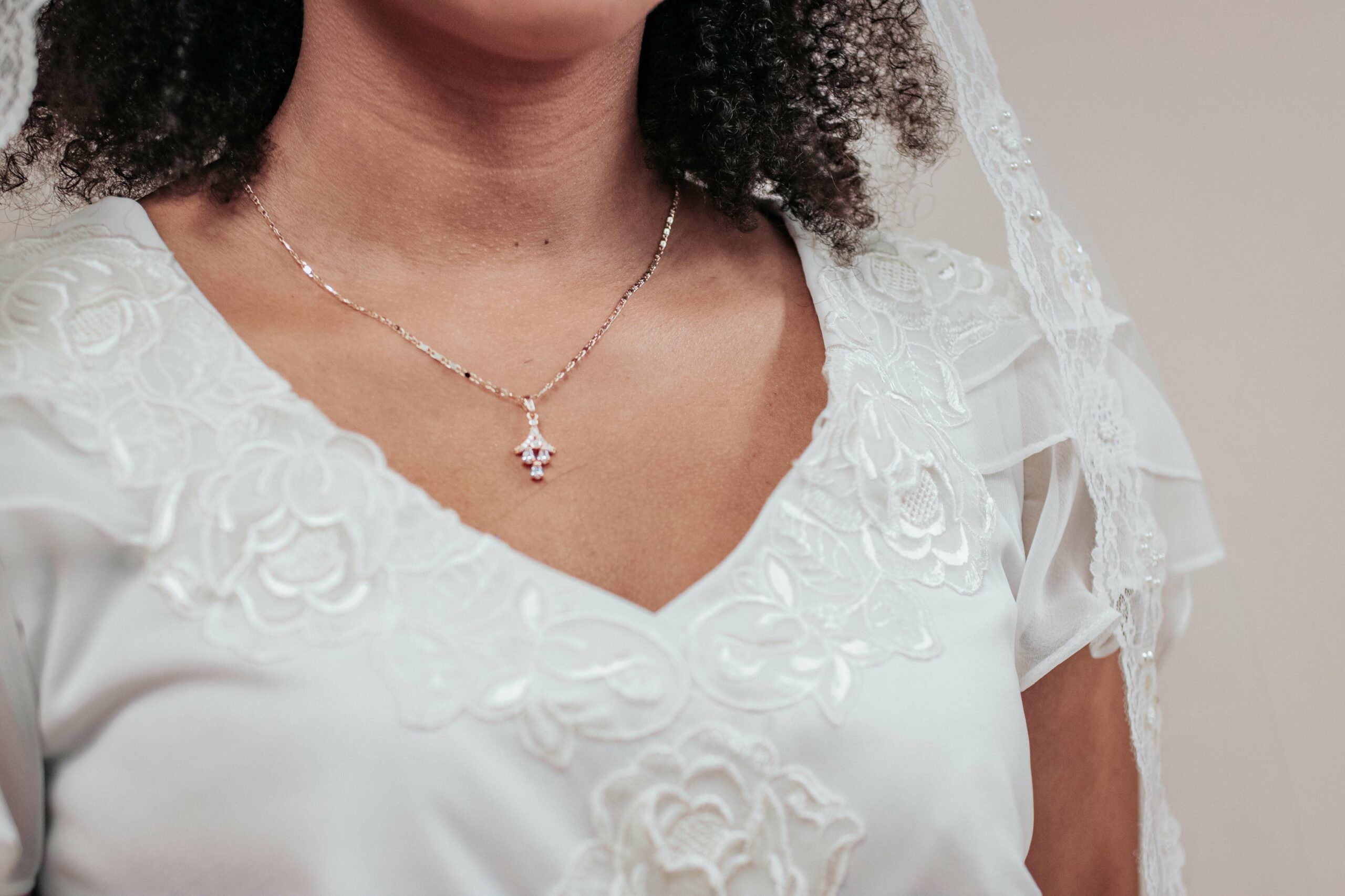 Choosing a Bridal Set for Wedding - Dazzle Accessories