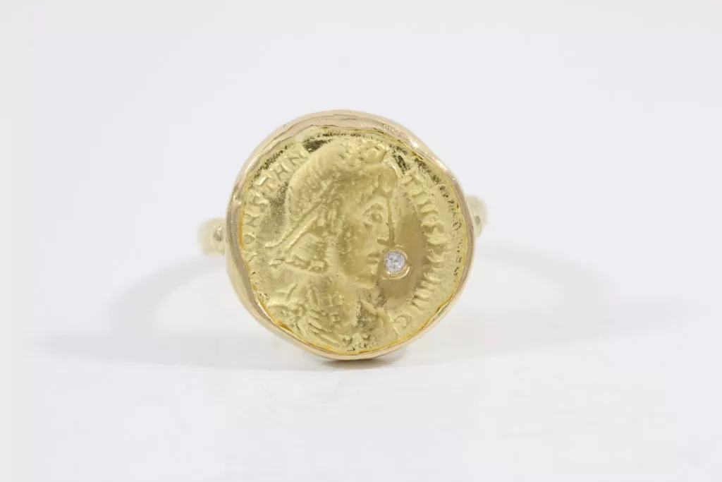 yellow-gold-vs-rose-gold gold ring jewelry