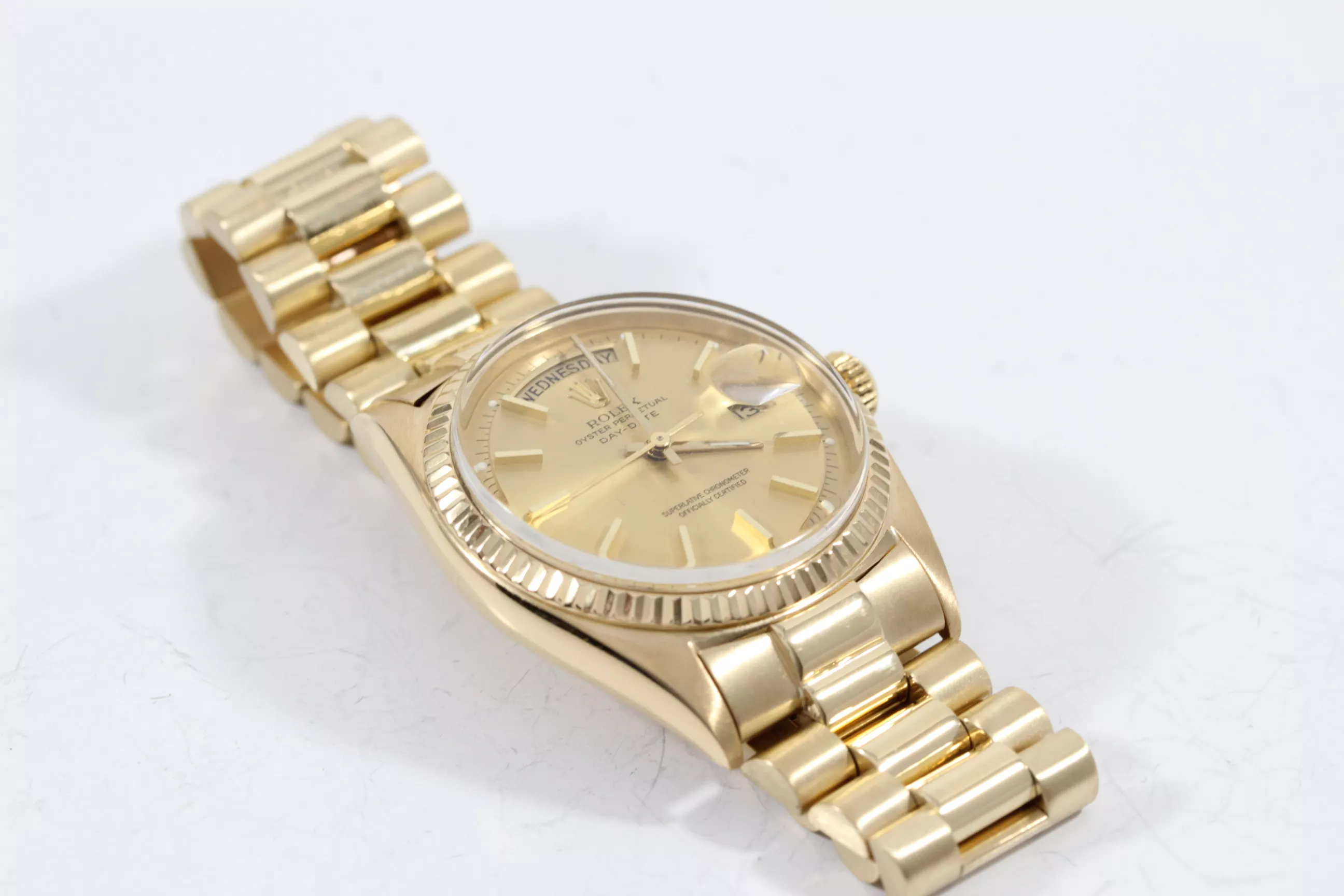 broken-watch-crystal-replacement