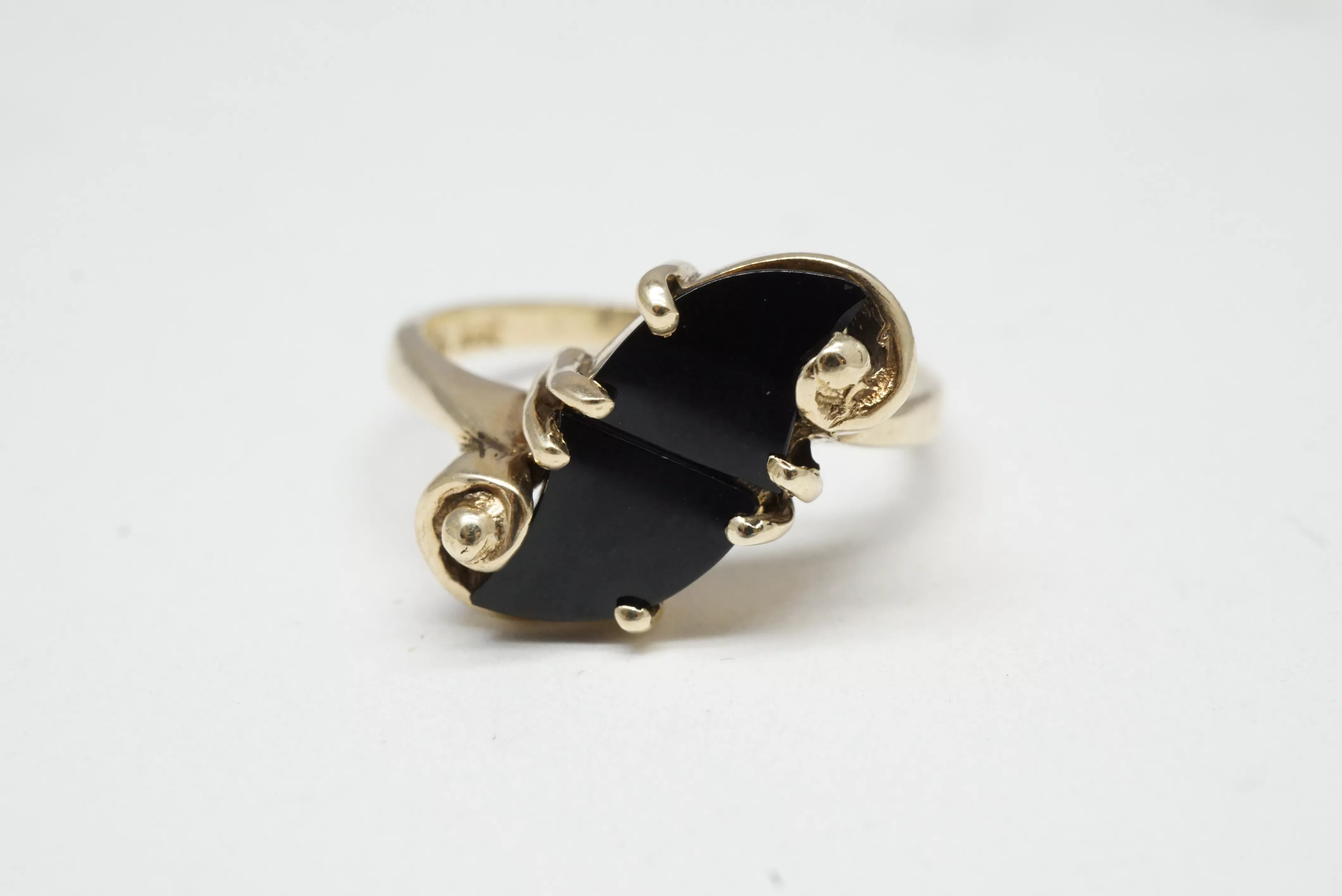 memento-mori-jewelry-black-gemstones