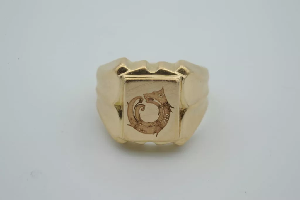 family ring signet engraving