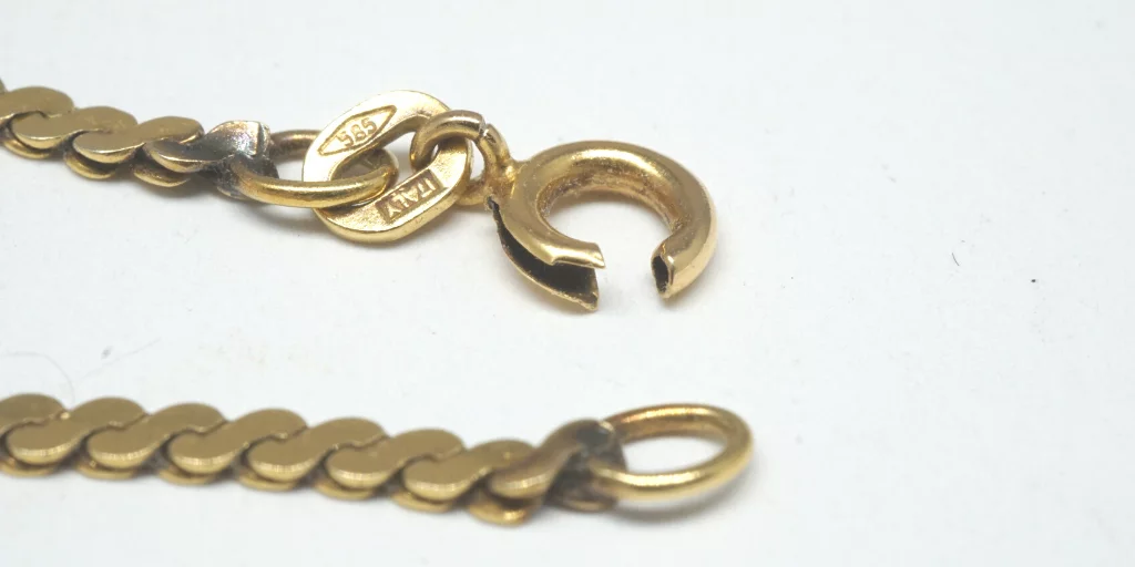 jewelry-clasp-maintenance-spring-ring