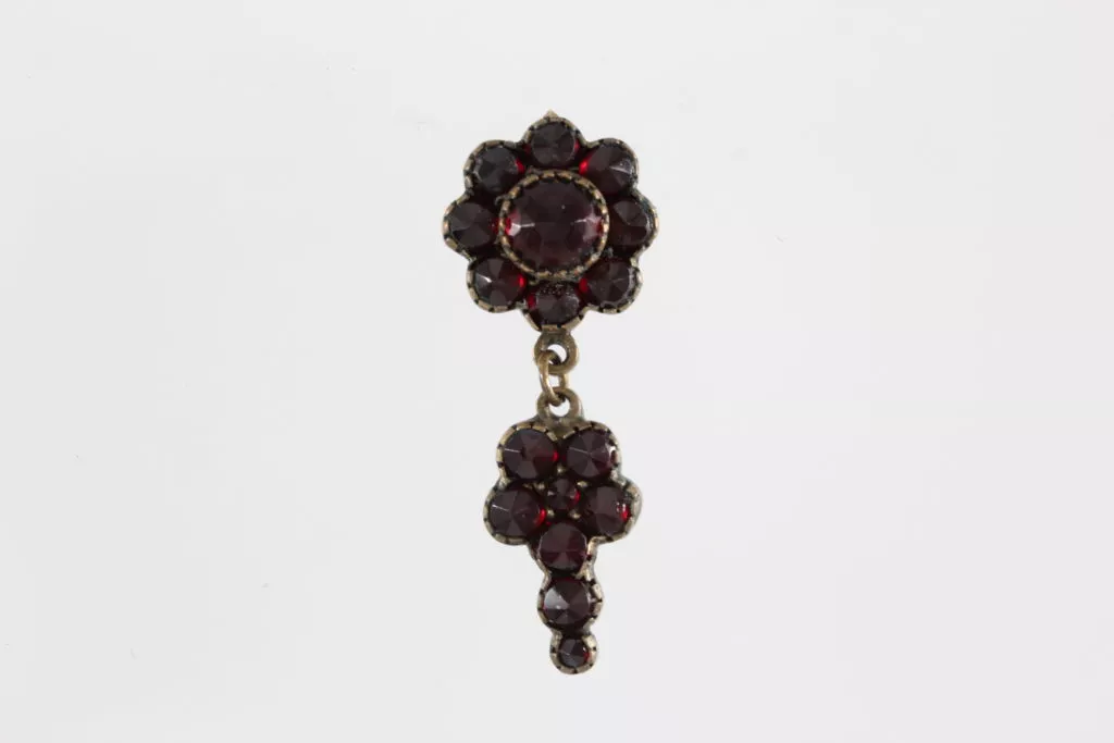 lone-earring