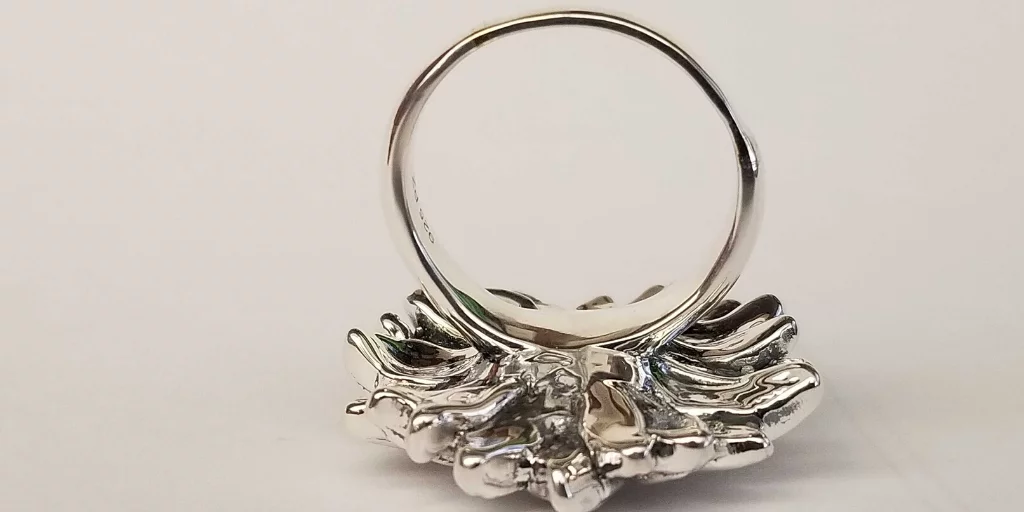 size-a-hollow-ring-silver