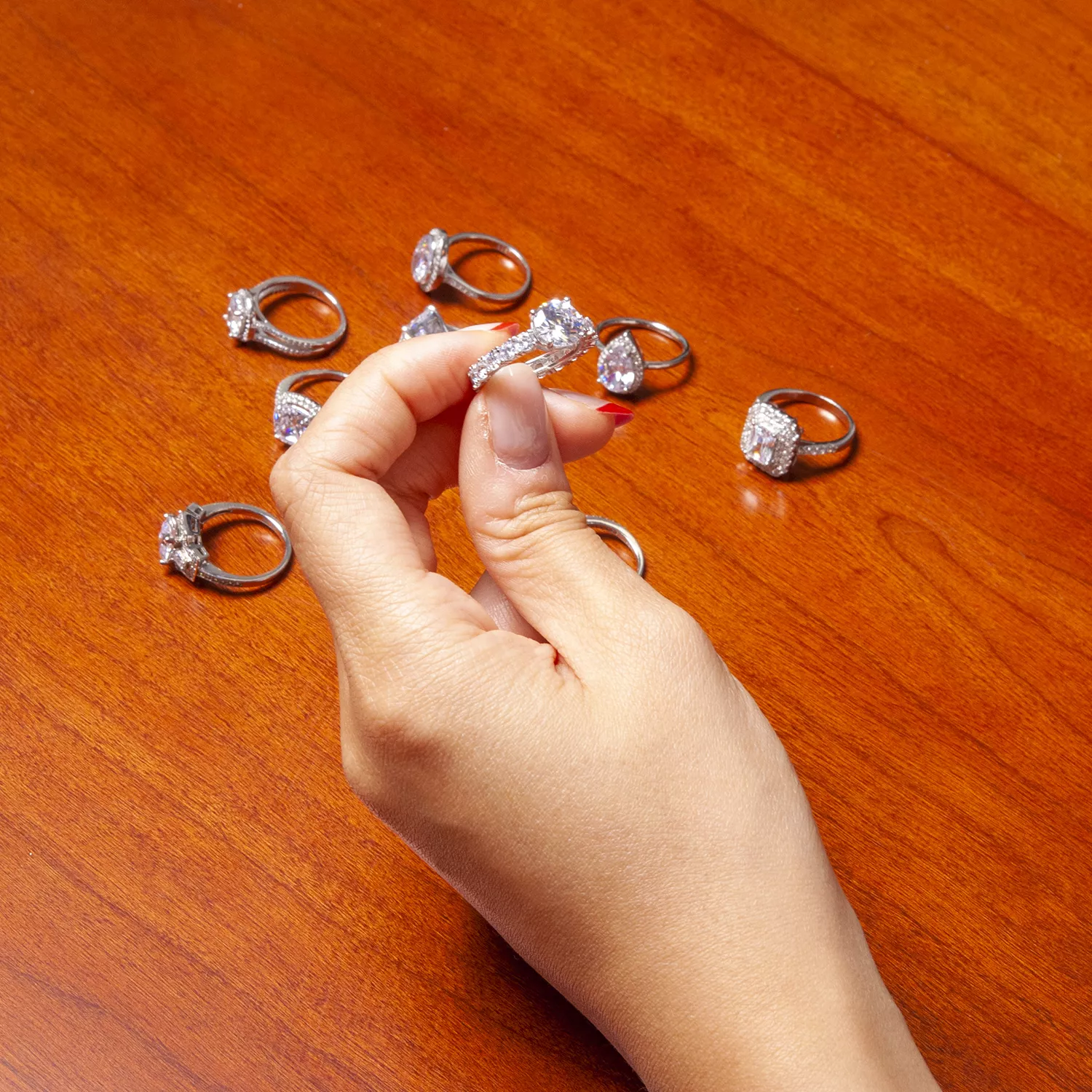 QJR dedicated jewelry concierge expert