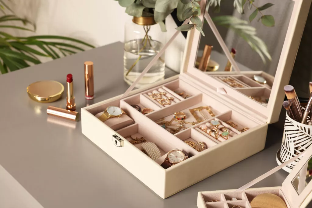 should-you-sleep-with-your-jewelry-on