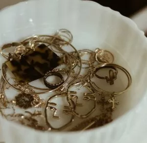 how-to-clean-your-jewelry-box